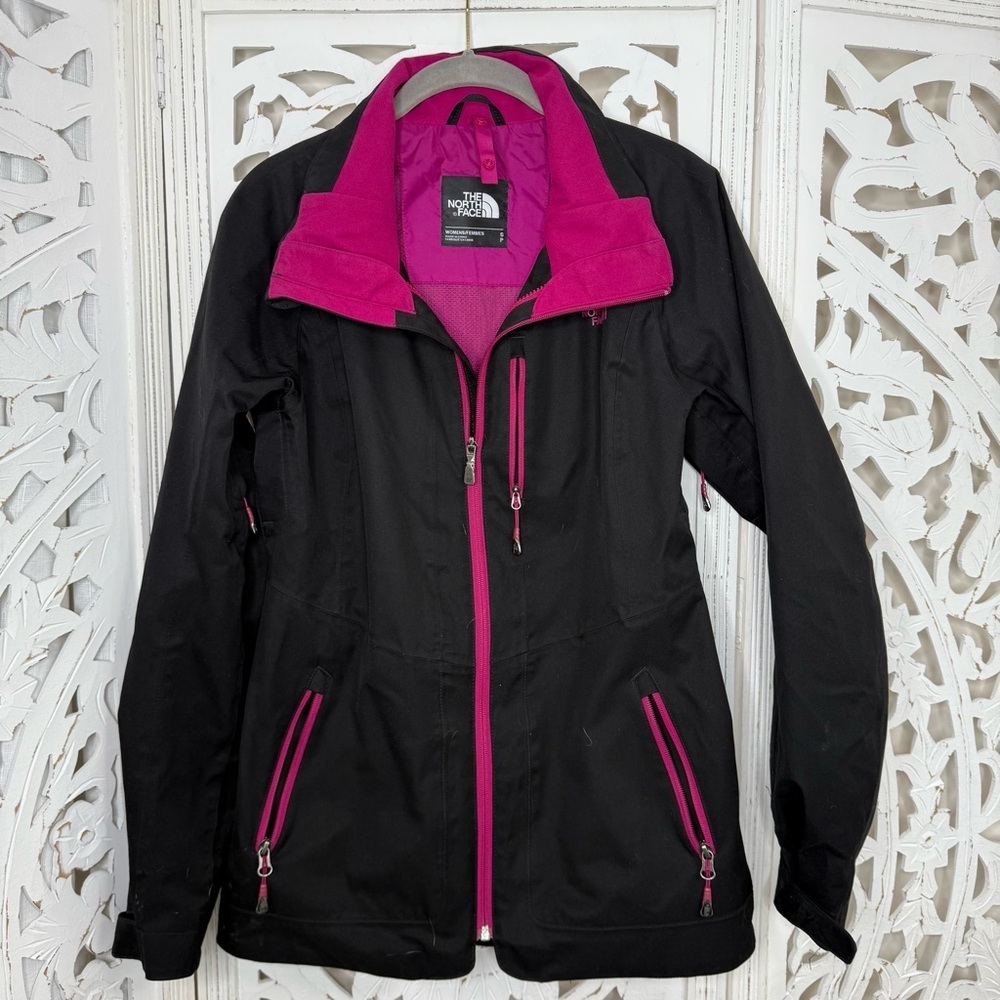 North Face Black & Pink Women’s HyVent Jacket